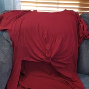 Short sleeve maroon shorter front long back tee